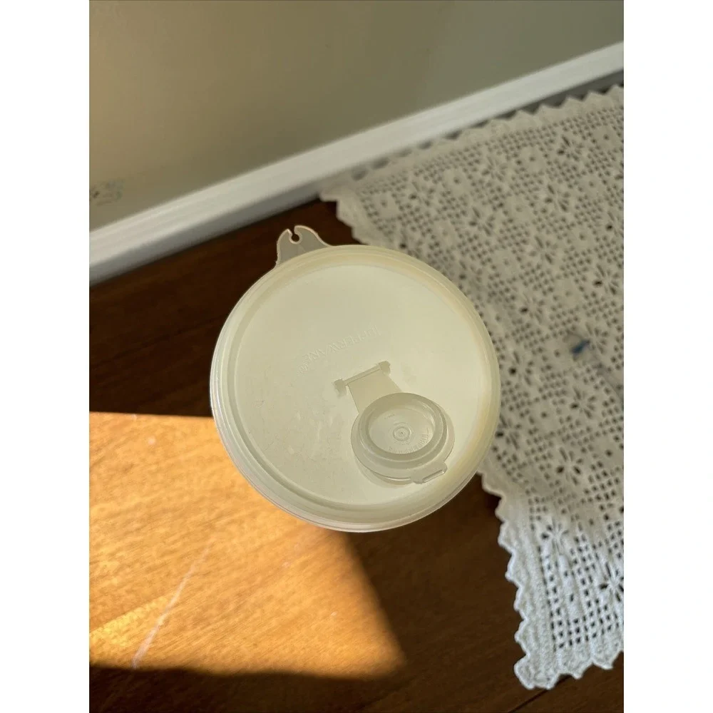 Vintage‎ Tupperware White Cylinder Container with Lid Pour Spout 9
